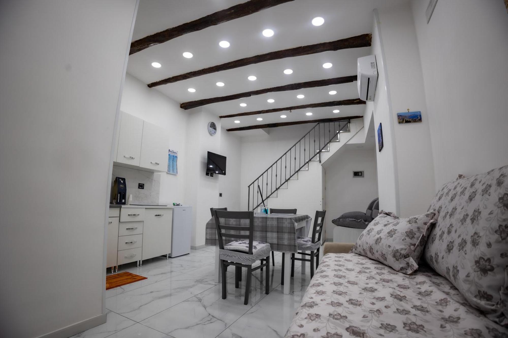 Royal Spaccanapoli Apartment Exterior foto