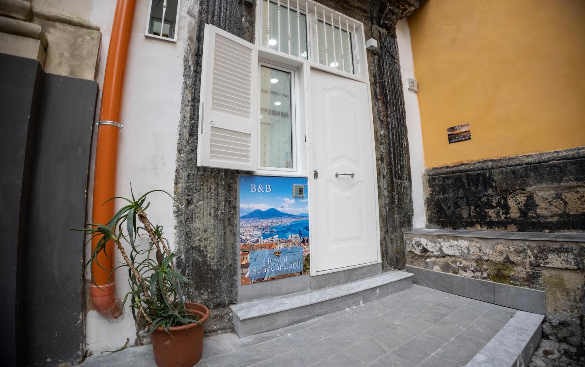 Royal Spaccanapoli Apartment Exterior foto
